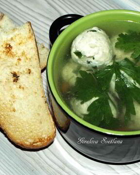 Куриный бульон с фрикадельками из индейки