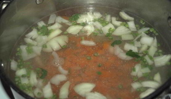 куриный бульон с фрикадельками из индейки