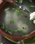 Куриный бульон с заварными клецками