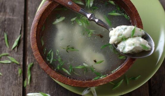 куриный бульон с заварными клецками