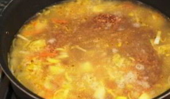 простой суп на мясном бульоне