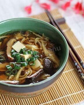 Суп на грибном бульоне с сыром с вермишелью