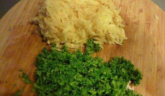 суп на курином бульоне с мускатной тыквой и луком