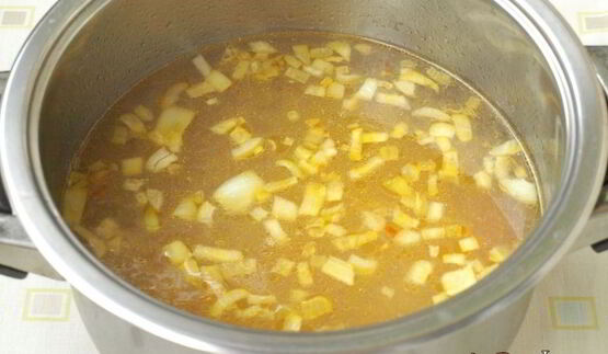 суп с тыквенными клецками на мясном бульоне