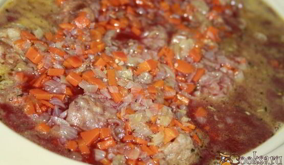 запеченная говядина в вине и курином бульоне