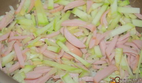 гороховый суп на баранине с кабачком и сарделькой