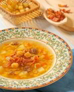 Гороховый суп с беконом и гренками