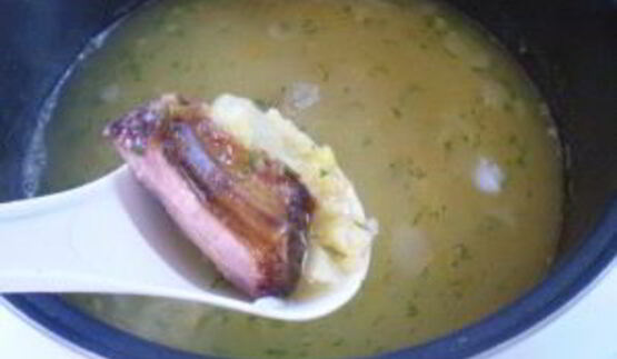 гороховый суп с копченостями в мультиварке