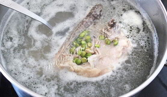 гороховый суп с куриными бедрами