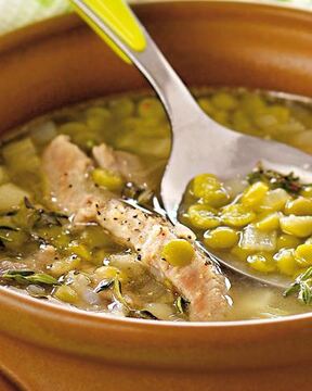 Гороховый суп со свиной рулькой