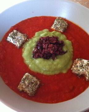 Греческий холодный суп-пюре с маслинами