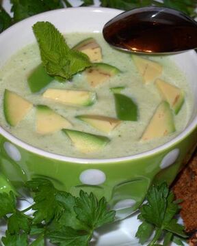 Холодный крем-суп с авокадо на кефире