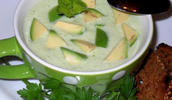 холодный крем-суп с авокадо на кефире