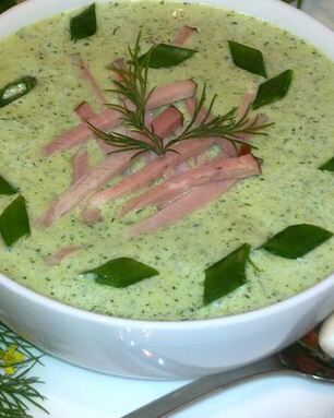 Холодный огуречный суп с фасолью и ветчиной