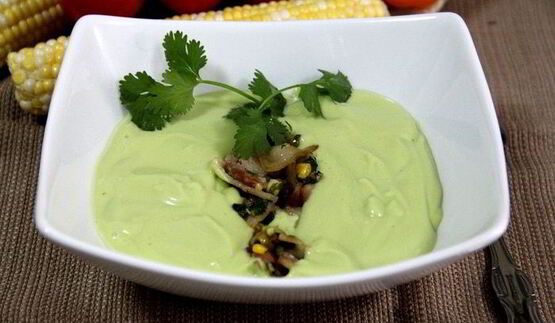 холодный суп из авокадо с начинкой