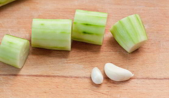 холодный суп из огурцов с креветками