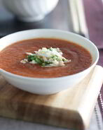 Холодный томатный суп со сладким перцем и чили