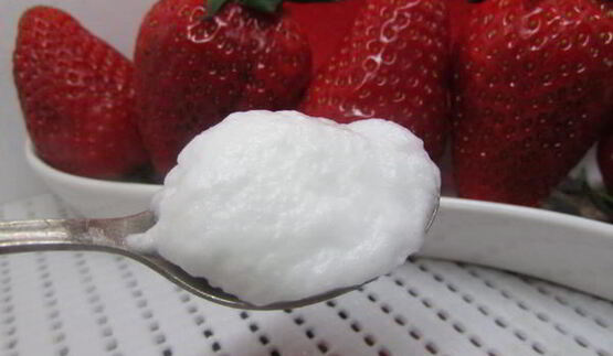 клубнично-лимонный холодный суп с нежными клецками