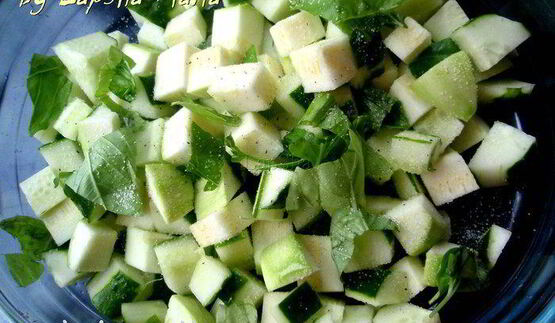 огуречно-кабачковый холодный суп с моцареллой