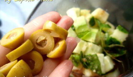 огуречно-кабачковый холодный суп с моцареллой