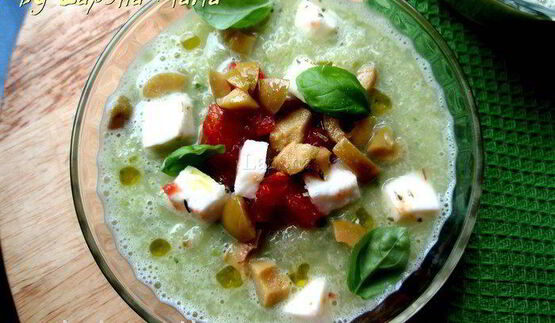 огуречно-кабачковый холодный суп с моцареллой