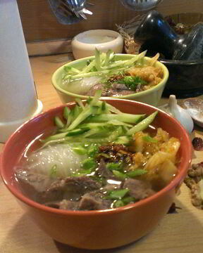 Острый суп кукси с кимчи