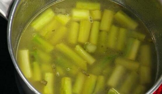 суп-крем из спаржи с палтусом холодного копчения