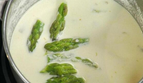 суп-крем из спаржи с палтусом холодного копчения