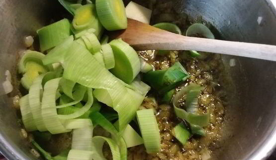 легкий крем-суп из кабачков с карри