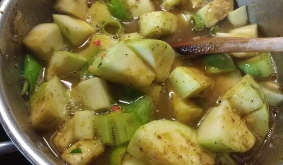 легкий крем-суп из кабачков с карри