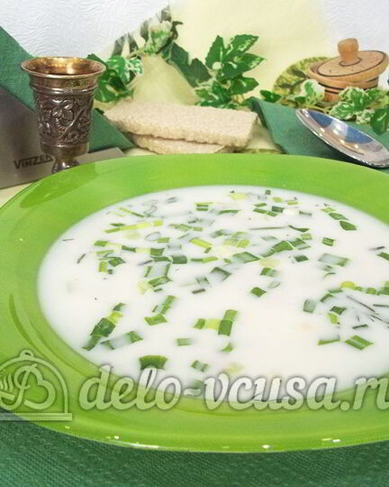 Рецепт окрошки без мяса с красной икрой