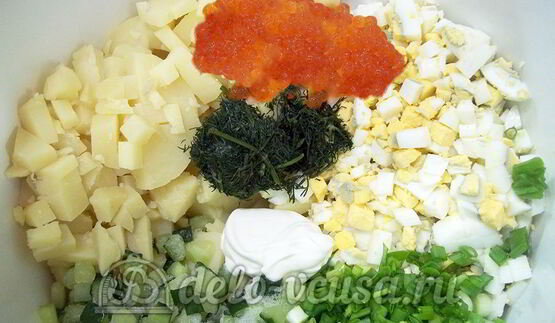 окрошка без мяса с красной икрой