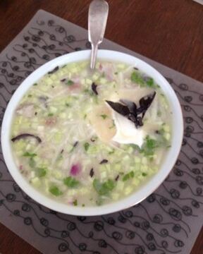 Окрошка на белом квасе с редькой и горчицей