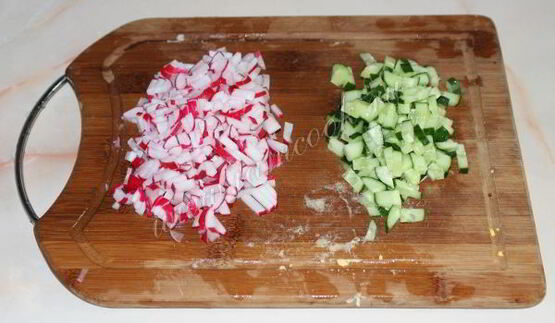 окрошка на квасе с докторской колбасой