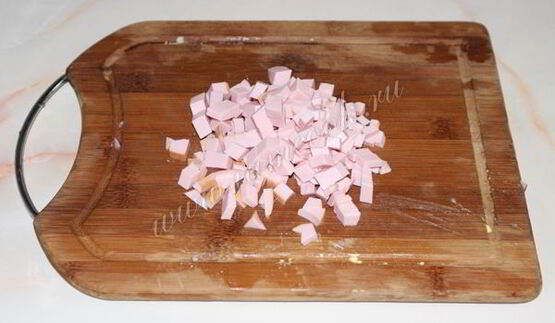 окрошка на квасе с докторской колбасой