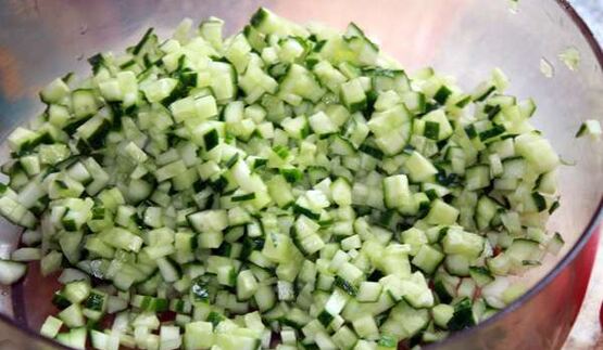 окрошка на квасе с вареной колбасой