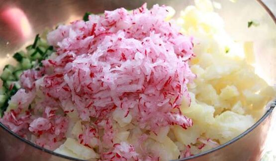 окрошка на квасе с вареной колбасой