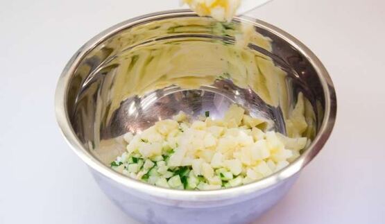 окрошка на сыворотке с колбасой