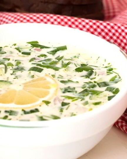 Рецепт окрошки на воде с сервелатом и лимоном