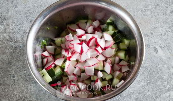 окрошка с копченой курицей