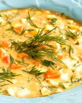 Окрошка с копченым лососем