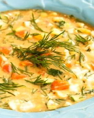 Окрошка с копченым лососем