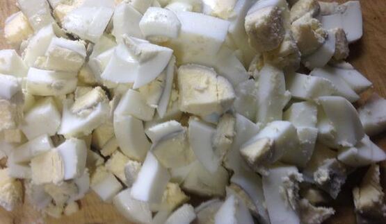 окрошка с куриной грудкой и помидорами