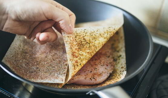 окрошка с куриной грудкой на кефире