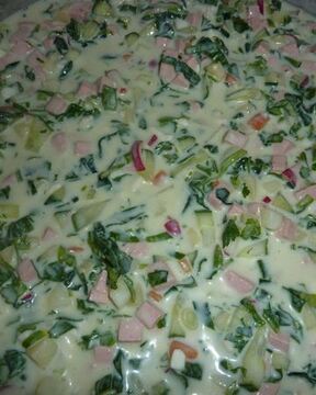 Окрошка с редисом и шпинатом