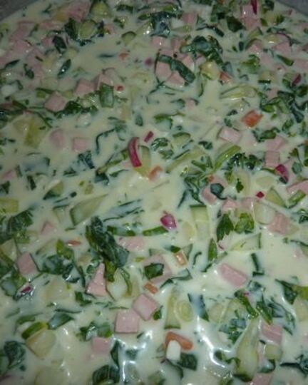 Рецепт окрошки с редисом и шпинатом