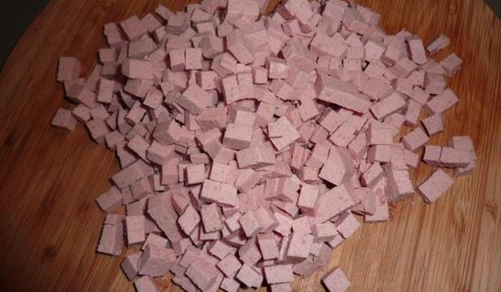 окрошка с редисом и шпинатом