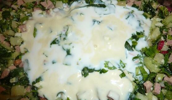 окрошка с редисом и шпинатом