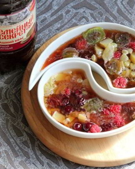 Рецепт окрошки с ревенем и сибирскими ягодами