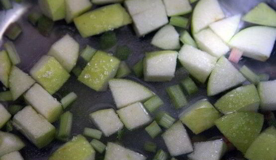 окрошка с ревенем и сибирскими ягодами